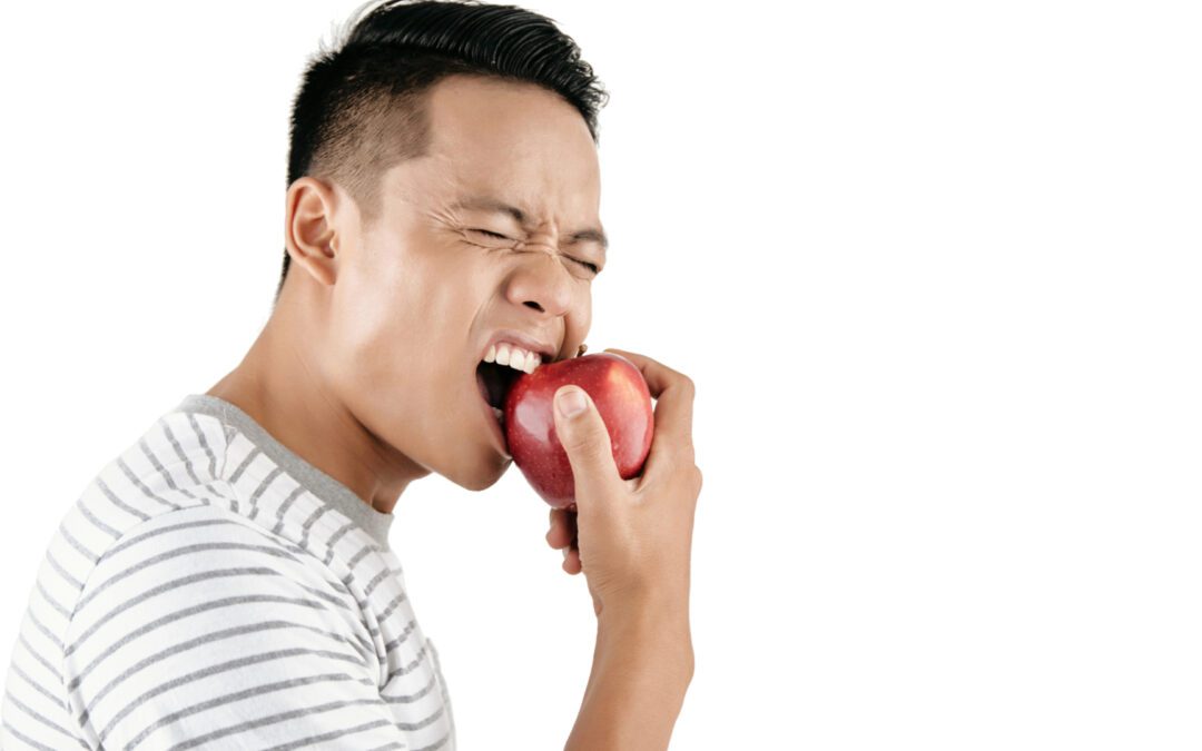 Why Do I Get a Toothache When I Bite Down? Understanding the Causes and Solutions